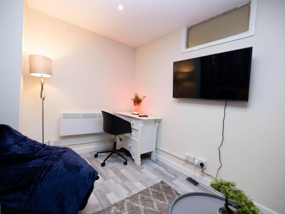 1 Bedroom-Sofabed-Worktable-4-Wifi-Parking London Exterior photo