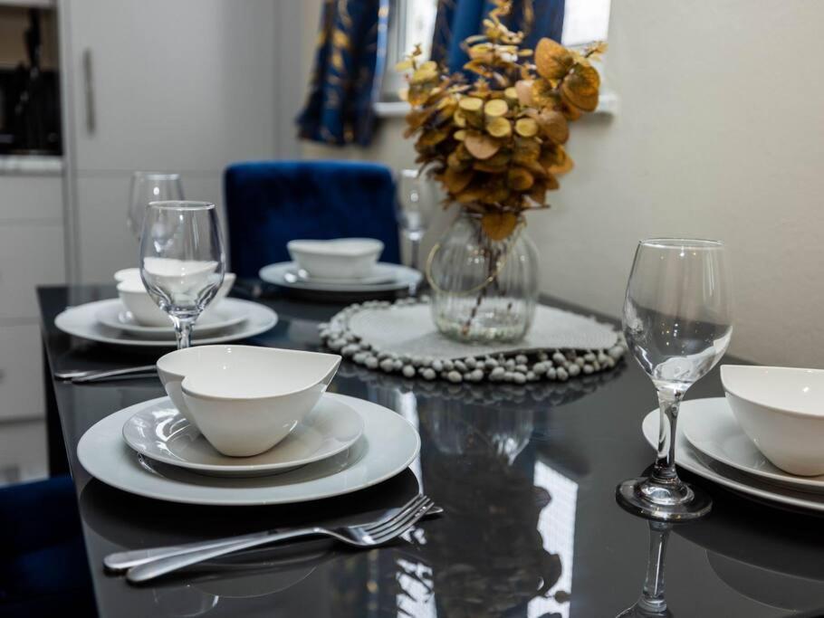 1 Bedroom-Sofabed-Worktable-4-Wifi-Parking London Exterior photo