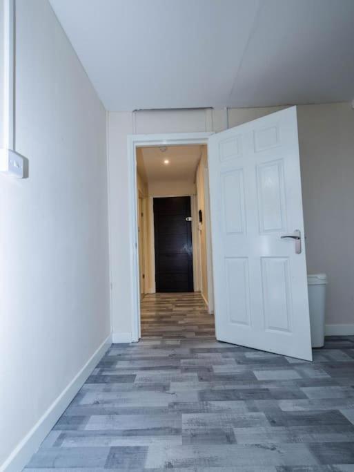 1 Bedroom-Sofabed-Worktable-4-Wifi-Parking London Exterior photo